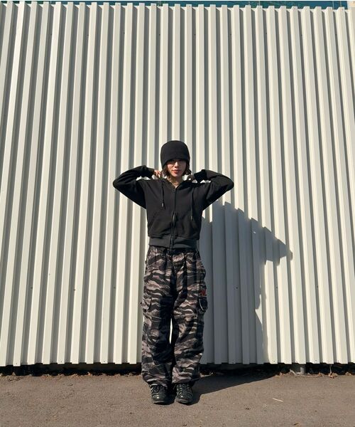 TOFFEE(トフィー)の「セミクロップフードジップアップ (ブラック)(パーカー・メンズ・その他・MEDIUM/LARGE/X-LARGE/SMALL)」の3枚目の写真