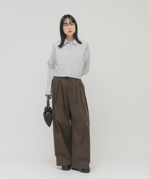 KBF（ケイビーエフ）の「タックヘムクロップドシャツ（シャツ/ブラウス・レディース・アイボリー/ライトブルー/チャコールグレー・ONE）」の16枚目の写真