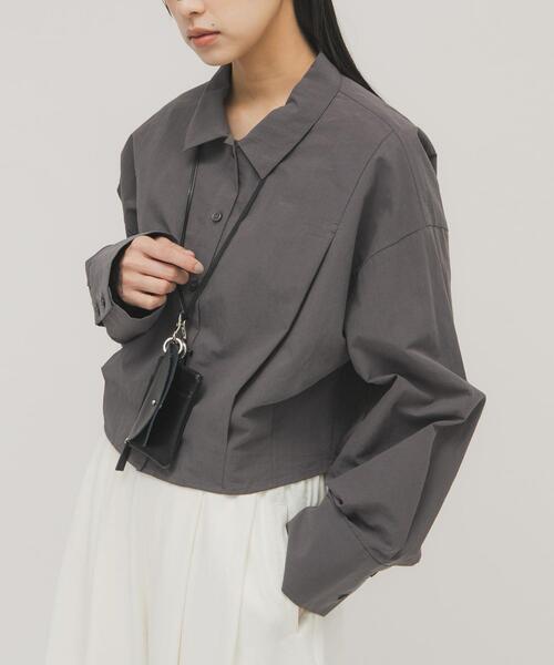 KBF（ケイビーエフ）の「タックヘムクロップドシャツ（シャツ/ブラウス・レディース・アイボリー/ライトブルー/チャコールグレー・ONE）」の21枚目の写真