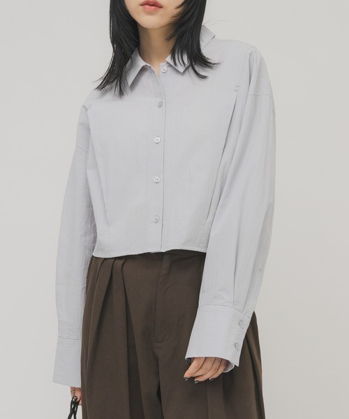 KBF（ケイビーエフ）の「タックヘムクロップドシャツ（シャツ/ブラウス