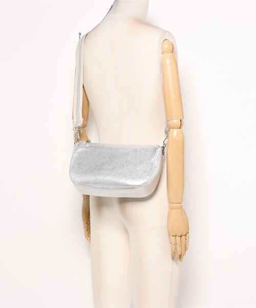 RIPANI(リパーニ)の「【RIPANI】スポーティベルトシルバーショルダーバッグ(Q66412)(ショルダーバッグ・レディース・シルバー・ALL)」の5枚目の写真