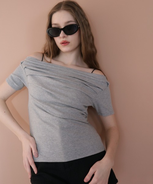 Mili affinity(ミリアフィニティー)の「オフショルギャザータック半袖プルオーバー(Tシャツ/カットソー・レディース・杢グレー/ピンク/オフホワイト・FREE)」の2枚目の写真