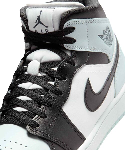 JORDAN BRAND（ジョーダンブランド）の「エア ジョーダン 1 MID メンズシューズ / Air Jordan 1 Mid Men's Shoes DQ8426-002 Black（スニーカー・メンズ・ブラック・26/25.5/25/30/29.5/29/28.5/28/27.5/27/26.5）」の5枚目の写真