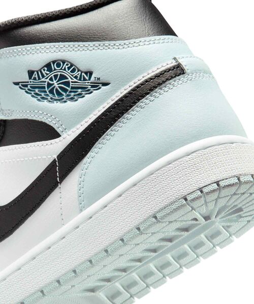 JORDAN BRAND（ジョーダンブランド）の「エア ジョーダン 1 MID メンズシューズ / Air Jordan 1 Mid Men's Shoes DQ8426-002 Black（スニーカー・メンズ・ブラック・26/25.5/25/30/29.5/29/28.5/28/27.5/27/26.5）」の4枚目の写真