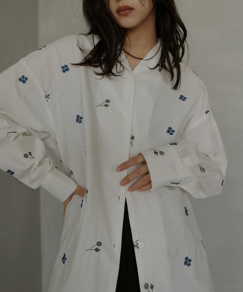 hellam（へラム）の「配色刺繍オープンカラーシャツ（シャツ/ブラウス・レディース・ブラック/ホワイト・FREE）」の2枚目の写真