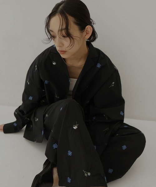 hellam（へラム）の「配色刺繍オープンカラーシャツ（シャツ/ブラウス・レディース・ブラック/ホワイト・FREE）」の5枚目の写真