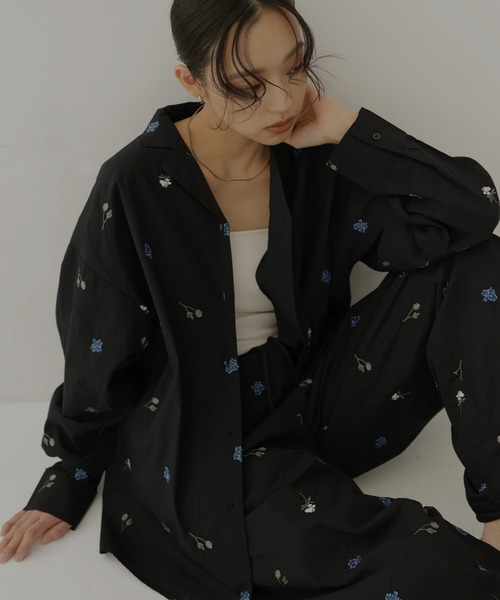 hellam（へラム）の「配色刺繍オープンカラーシャツ（シャツ/ブラウス・レディース・ブラック/ホワイト・FREE）」の6枚目の写真