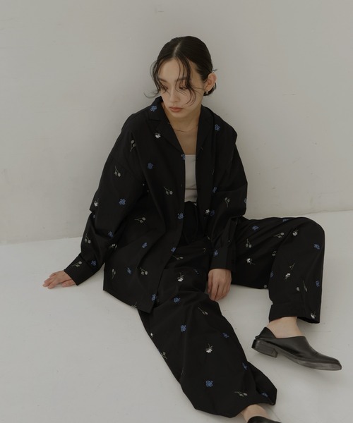 hellam（へラム）の「配色刺繍オープンカラーシャツ（シャツ/ブラウス・レディース・ブラック/ホワイト・FREE）」の8枚目の写真