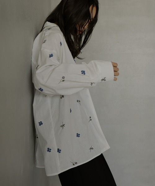 hellam（へラム）の「配色刺繍オープンカラーシャツ（シャツ/ブラウス・レディース・ブラック/ホワイト・FREE）」の16枚目の写真