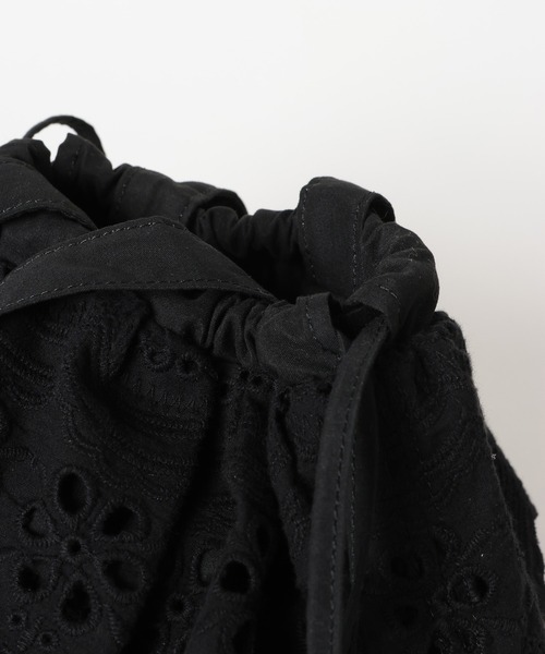 LOWRYS FARM（ローリーズファーム）の「フリルキンチャクＢＡＧ 656172（ハンドバッグ・レディース・ホワイト/ブラック・FREE）」の6枚目の写真