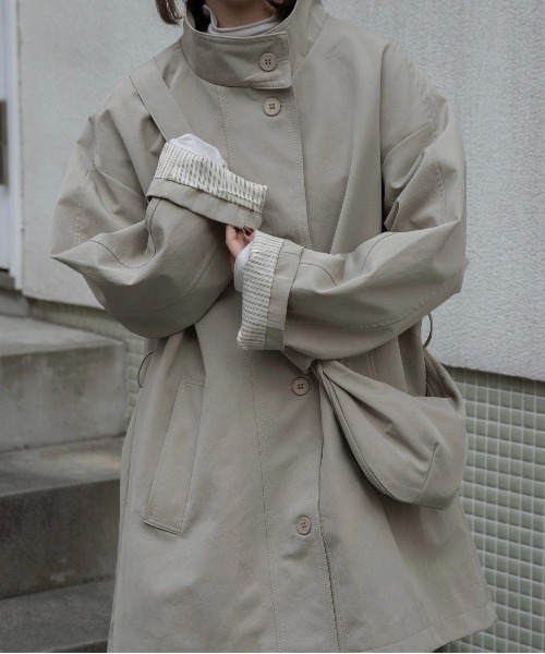 lawgy（ラウジー）の「bag set sleeve stripe trench coat / バッグセットスリーブストライプトレンチコート（トレンチコート・レディース・チャコール/ベージュ・FREE）」の2枚目の写真
