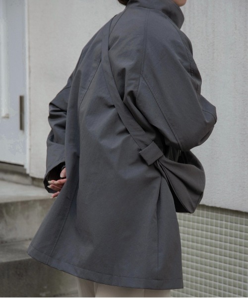 lawgy（ラウジー）の「bag set sleeve stripe trench coat / バッグセットスリーブストライプトレンチコート（トレンチコート・レディース・チャコール/ベージュ・FREE）」の5枚目の写真