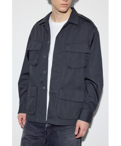 AZUL by moussy（アズールバイマウジー）の「ファティーグJK（ミリタリージャケット・メンズ・カーキ/ベージュ/ライトブラック・MEDIUM/LARGE）」の4枚目の写真