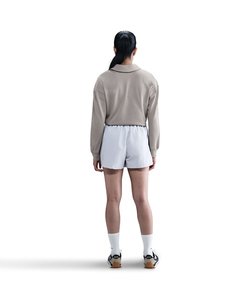 NIKE（ナイキ）の「NIKE/ナイキ W NSW ESSNTL OS LS POLO（ポロシャツ・レディース・ベージュ/ホワイト・L/XL/M/XS）」の3枚目の写真