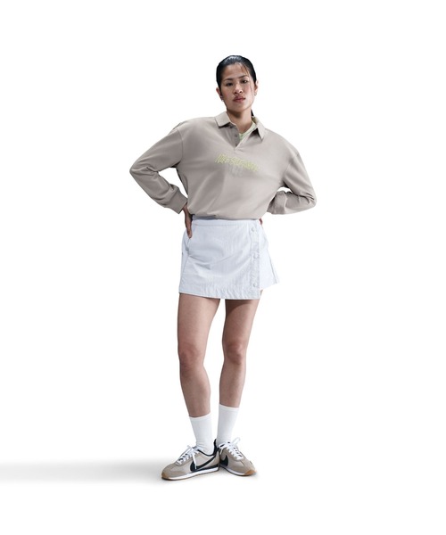 NIKE（ナイキ）の「NIKE/ナイキ W NSW ESSNTL OS LS POLO（ポロシャツ・レディース・ベージュ/ホワイト・L/XL/M/XS）」の4枚目の写真