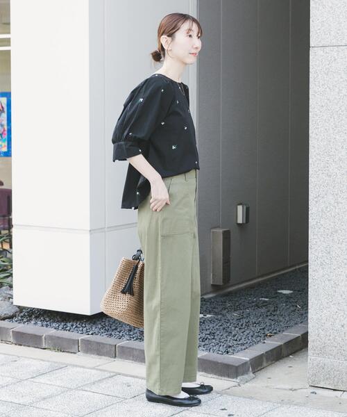 ITEMS URBANRESEARCH（アイテムズ アーバンリサーチ）の「ストレートベイカーパンツ（その他パンツ・レディース・ベージュ/カーキ・FREE）」の6枚目の写真