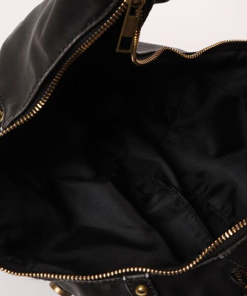 IO(イオ)(イオ)の「HERB/Two Pockets Moon Bag/2ポケットムーンバッグ(ショルダーバッグ・レディース・ダークブラウン/ブラック・FREE)」の5枚目の写真