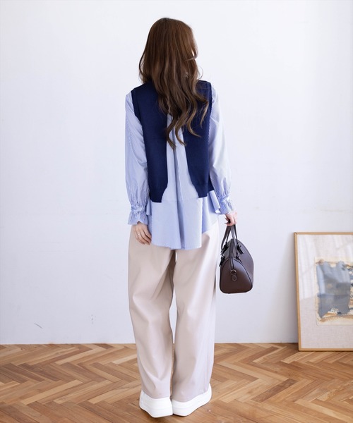 CLEAR BASIC（クリアベーシック）の「ニットベスト＆裾フリルブラウスセット[オフィスカジュアル レイヤード]≪新作≫（シャツ/ブラウス・レディース・ブラック/グレー/ネイビー・F）」の21枚目の写真