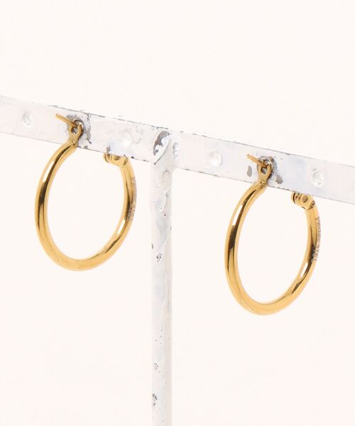Pledge（プレッジ）の「【Pledge（プレッジ）】フープ ピアス（ペア）（ピアス（両耳用）・メンズ・ゴールド/シルバー/ブラック・FREE）」の7枚目の写真