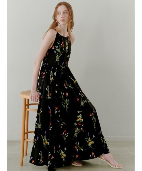 SNIDEL（スナイデル）の「【WEB限定00サイズあり】ボタニカルパターンキャミワンピース（ワンピース・レディース・イエロー/ベージュ/ブラック・0/1/00）」の2枚目の写真