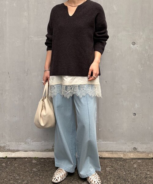 Jena espace merveilleux（ジェナ　エスパスメルヴェイユ）の「【シンプルコーデを格上げ】レースキャミソール（シャツ/ブラウス・レディース・アイボリー/ブラック・FREE）」の9枚目の写真