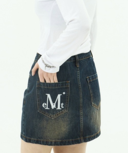 MUCENT（ムセント）の「A'GEM/9 × .kom 『MUCENT/ムセント』 CRAIL BACK POCKET BIG LOGO DENIM SKIRT/バックポケットビッグロゴ スカート（スカート・レディース・A/ダークブルー・L/M）」の5枚目の写真