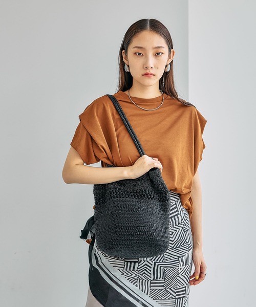 LEPSIM（レプシィム）の「メタリックヤーントート　646439（ショルダーバッグ・レディース・ブラウン/ブラック/グレー系その他/シルバー/ピンク/ライトグリーン・ONE SIZE）」の2枚目の写真