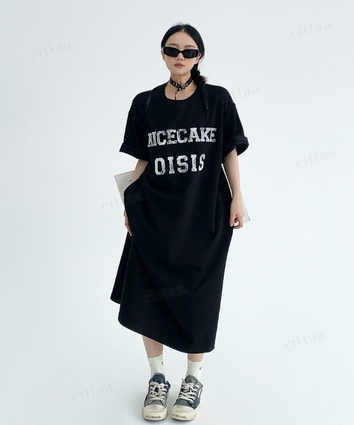 Dalfwin（ダールフィン）の「韓国ファッション RICECAKEかすれロゴロング丈半袖Tシャツワンピース（ワンピース・レディース・ブラック/グレー・FREE）」の3枚目の写真