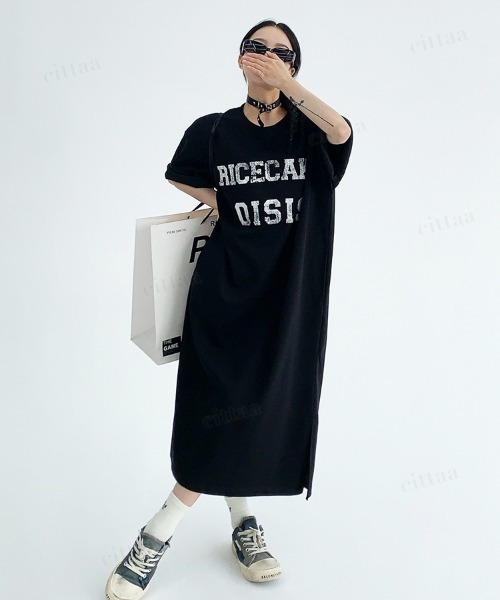 Dalfwin（ダールフィン）の「韓国ファッション RICECAKEかすれロゴロング丈半袖Tシャツワンピース（ワンピース・レディース・ブラック/グレー・FREE）」の4枚目の写真