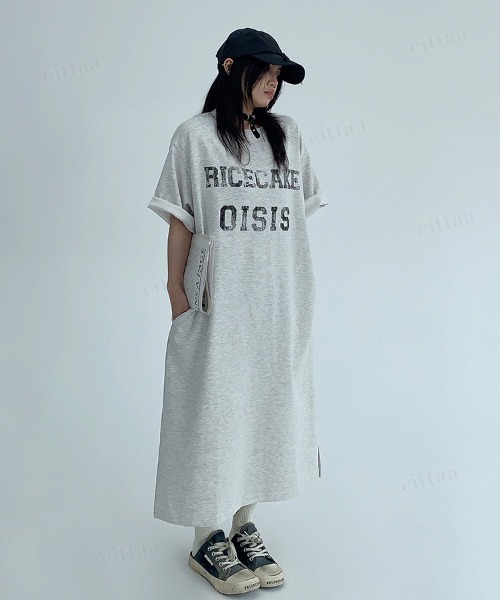 Dalfwin（ダールフィン）の「韓国ファッション RICECAKEかすれロゴロング丈半袖Tシャツワンピース（ワンピース・レディース・ブラック/グレー・FREE）」の11枚目の写真