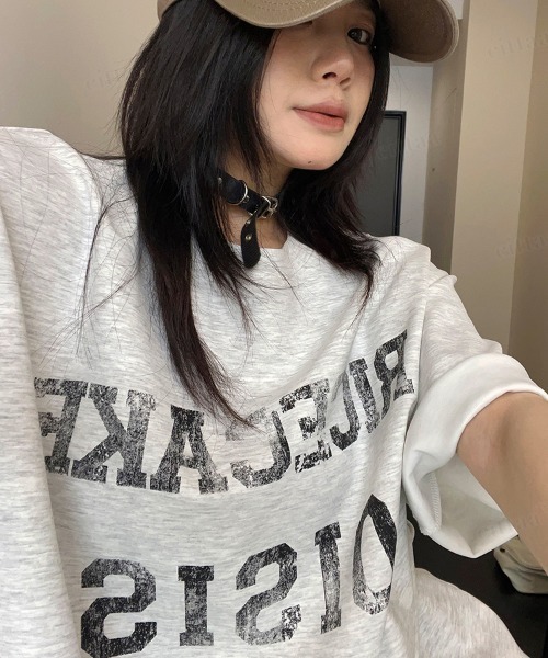 Dalfwin（ダールフィン）の「韓国ファッション RICECAKEかすれロゴロング丈半袖Tシャツワンピース（ワンピース・レディース・ブラック/グレー・FREE）」の16枚目の写真