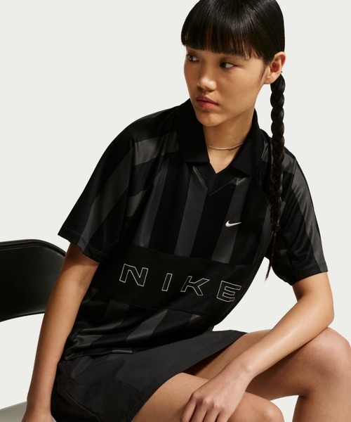 NIKE(ナイキ)の「NIKE AS WMNS NSW STREET OS SS STRP JSY / ナイキ ウィメンズ NSW ストリート OS STRP JSY SS トップ 【SP】(ジャージ・レディース・ブラック・S/M/L)」の2枚目の写真