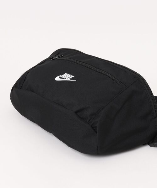 NIKE(ナイキ)の「NIKE ナイキ U HRTG XL WAISTPACK バッグ IB4369 010BLACK/WHITE(ボディバッグ/ウエストポーチ・メンズ・ブラック・FREE)」の4枚目の写真