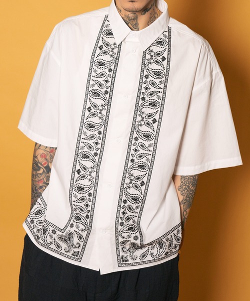 Subciety(サブサエティ)の「Embroidery bandanna shirt(シャツ/ブラウス・メンズ・マスタード/ホワイト/ブラック・X-LARGE/LARGE/MEDIUM/SMALL)」の2枚目の写真