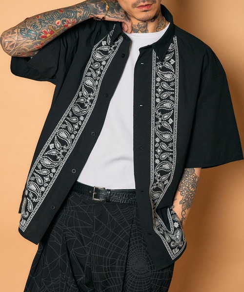 Subciety(サブサエティ)の「Embroidery bandanna shirt(シャツ/ブラウス・メンズ・マスタード/ホワイト/ブラック・X-LARGE/LARGE/MEDIUM/SMALL)」の3枚目の写真