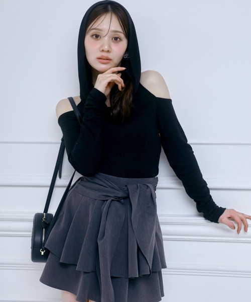 ROYAL PARTY(ロイヤルパーティー)の「オフショルフーディーカットトップス(Tシャツ/カットソー・レディース・オフホワイト/ブラック/グレー・FREE)」の9枚目の写真
