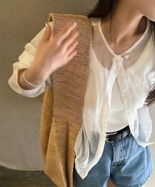 LAFFMO(ラフモ)の「ノーカラー裾ギャザーシアーシャツ(シャツ/ブラウス・レディース・ブルー/ブラック/ホワイト・F)」の19枚目の写真