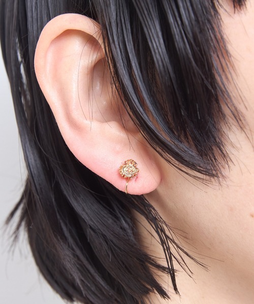Zoule(ゾーラ)の「Zoule ゾーラ:FLOWER LETTER SERIES jewel flower letter4 花言葉 スミレ バラ イヤリング(イヤリング・レディース・レッド/パープル・FREE)」の5枚目の写真