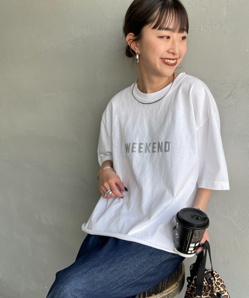 FUNG（ファング）の「[FUNG/ファング] 別注 WEEKEND カットオフ プリントTシャツ（Tシャツ/カットソー・レディース・ホワイト×シルバー/ホワイト×ピンク・M）」の4枚目の写真