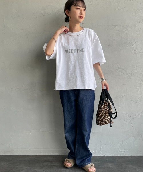 FUNG（ファング）の「[FUNG/ファング] 別注 WEEKEND カットオフ プリントTシャツ（Tシャツ/カットソー・レディース・ホワイト×シルバー/ホワイト×ピンク・M）」の3枚目の写真
