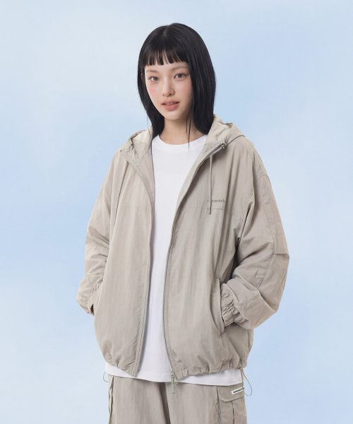 MASMARULEZ APPAREL(マスマルールズ アパレル)の「Essential Two Way Light Windbreaker_Light Gray(ナイロンジャケット・レディース・ライトグレー・ONE SIZE)」の3枚目の写真