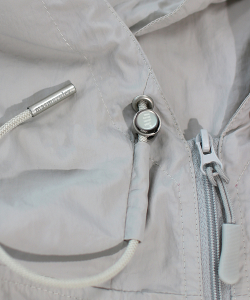 MASMARULEZ APPAREL(マスマルールズ アパレル)の「Essential Two Way Light Windbreaker_Light Gray(ナイロンジャケット・レディース・ライトグレー・ONE SIZE)」の6枚目の写真