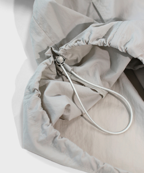 MASMARULEZ APPAREL(マスマルールズ アパレル)の「Essential Two Way Light Windbreaker_Light Gray(ナイロンジャケット・レディース・ライトグレー・ONE SIZE)」の8枚目の写真