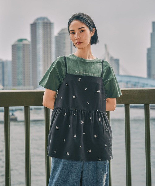 LEPSIM（レプシィム）の「《オフィスライン》刺繍キャミビスチェ　661798（その他トップス・レディース・チャコールグレー/ライトベージュ・FREE）」の2枚目の写真