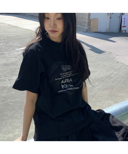 KKEEE(ケーケーイーイー)の「ロゴサークルオーバーサイズ半袖Tシャツ(2カラー)(Tシャツ/カットソー・レディース・ホワイト/ブラック・M/XL)」の2枚目の写真