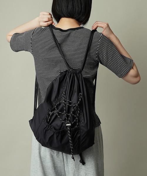 FAHRT(ファート)の「【FAHRT】(ファート) A4収納可能 撥水加工 ロゴ刺繍 ドローコード ナップサック(バックパック/リュック・メンズ・グレー/ブラック/カーキ・ONE SIZE)」の7枚目の写真