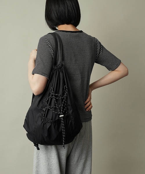 FAHRT(ファート)の「【FAHRT】(ファート) A4収納可能 撥水加工 ロゴ刺繍 ドローコード ナップサック(バックパック/リュック・メンズ・グレー/ブラック/カーキ・ONE SIZE)」の16枚目の写真