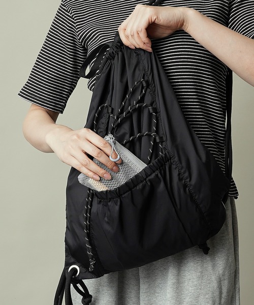 FAHRT(ファート)の「【FAHRT】(ファート) A4収納可能 撥水加工 ロゴ刺繍 ドローコード ナップサック(バックパック/リュック・メンズ・グレー/ブラック/カーキ・ONE SIZE)」の19枚目の写真