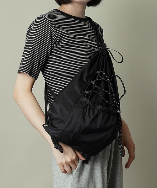 FAHRT(ファート)の「【FAHRT】(ファート) A4収納可能 撥水加工 ロゴ刺繍 ドローコード ナップサック(バックパック/リュック・メンズ・グレー/ブラック/カーキ・ONE SIZE)」の20枚目の写真