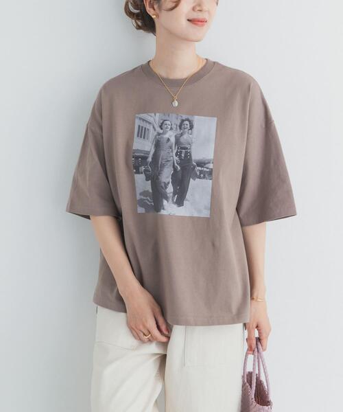 URBAN RESEARCH DOORS(アーバンリサーチドアーズ)の「『スタッフ企画』フォトプリントオーバーTシャツ(Tシャツ/カットソー・レディース・オフホワイト/モカ・FREE)」の1枚目の写真